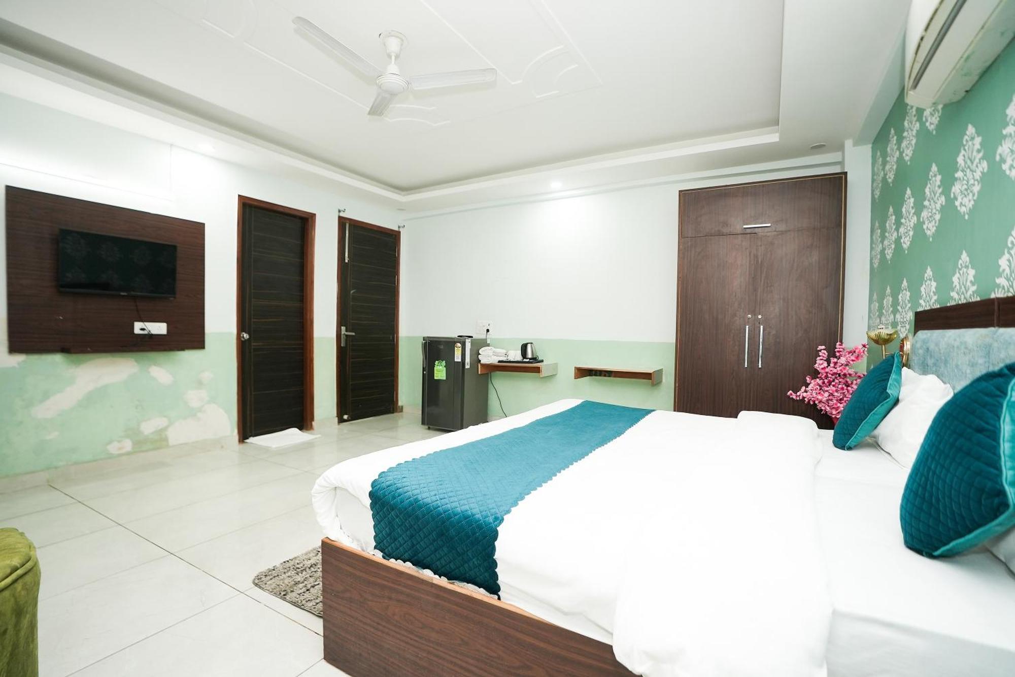 Tanvi Premium Residency Near Artemis Hospital, Gurugram Hotel Gurgáon Kültér fotó