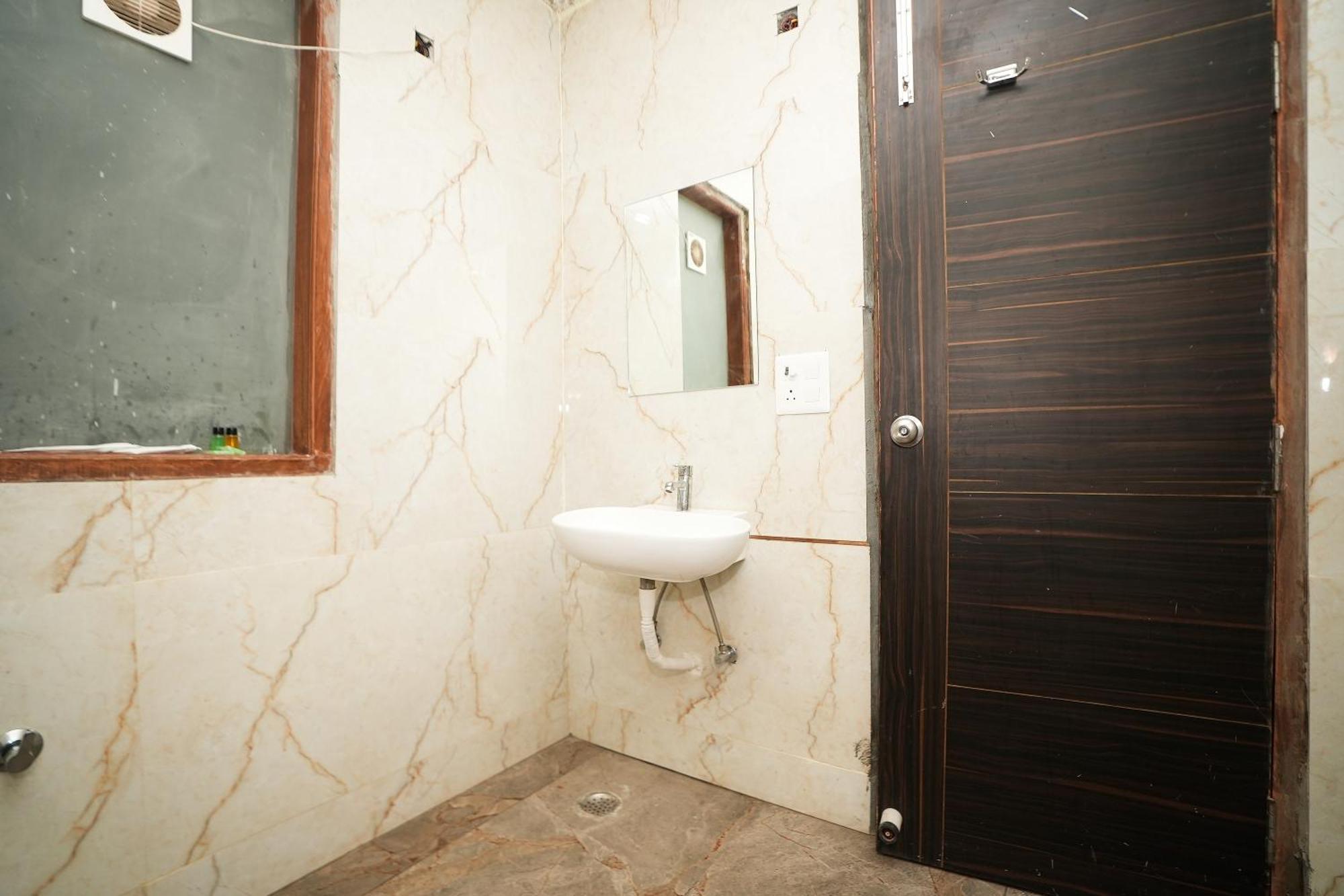 Tanvi Premium Residency Near Artemis Hospital, Gurugram Hotel Gurgáon Kültér fotó