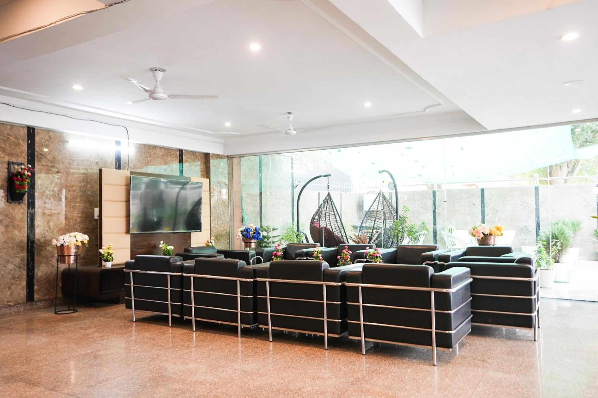 Tanvi Premium Residency Near Artemis Hospital, Gurugram Hotel Gurgáon Kültér fotó