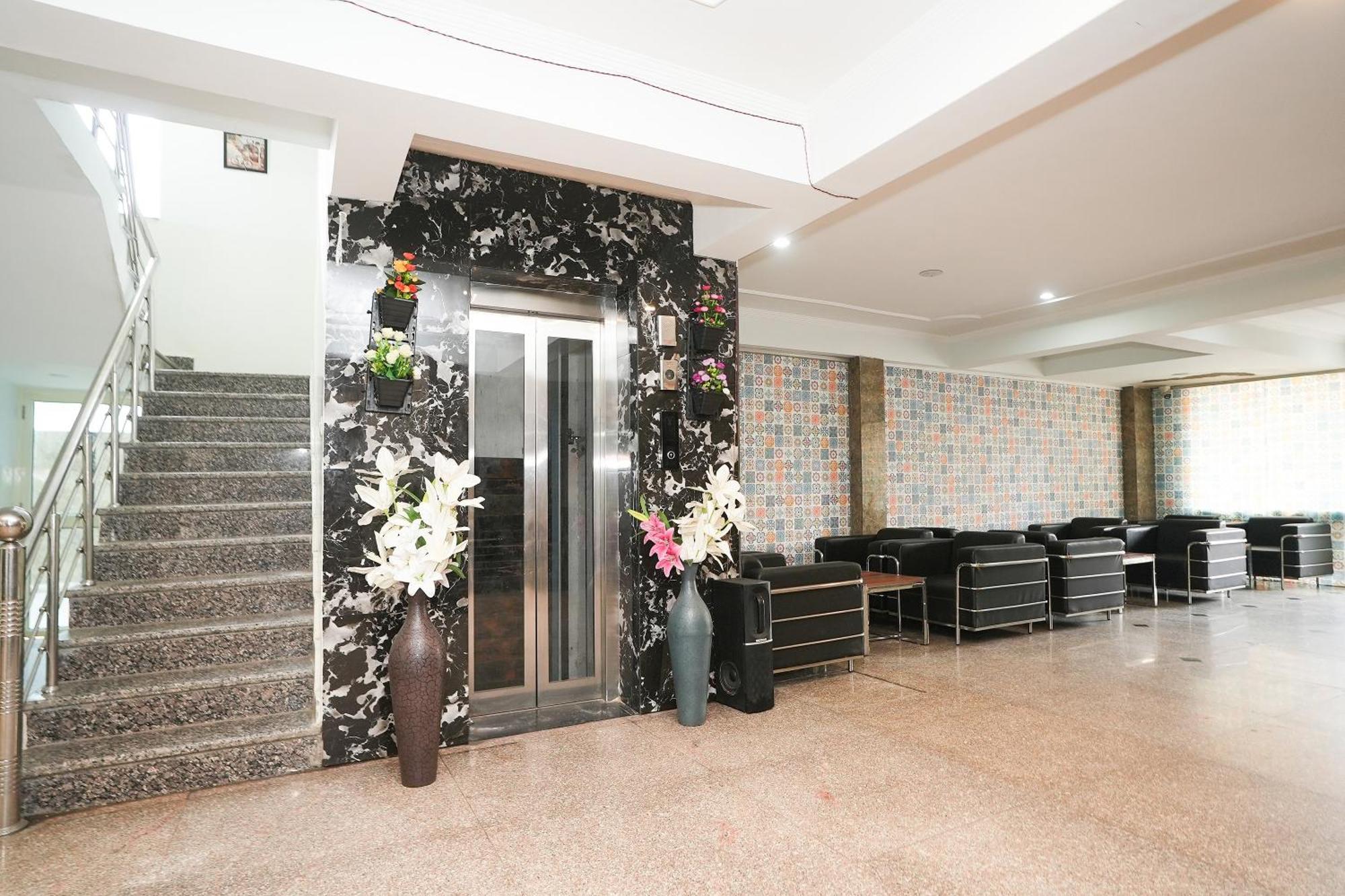 Tanvi Premium Residency Near Artemis Hospital, Gurugram Hotel Gurgáon Kültér fotó