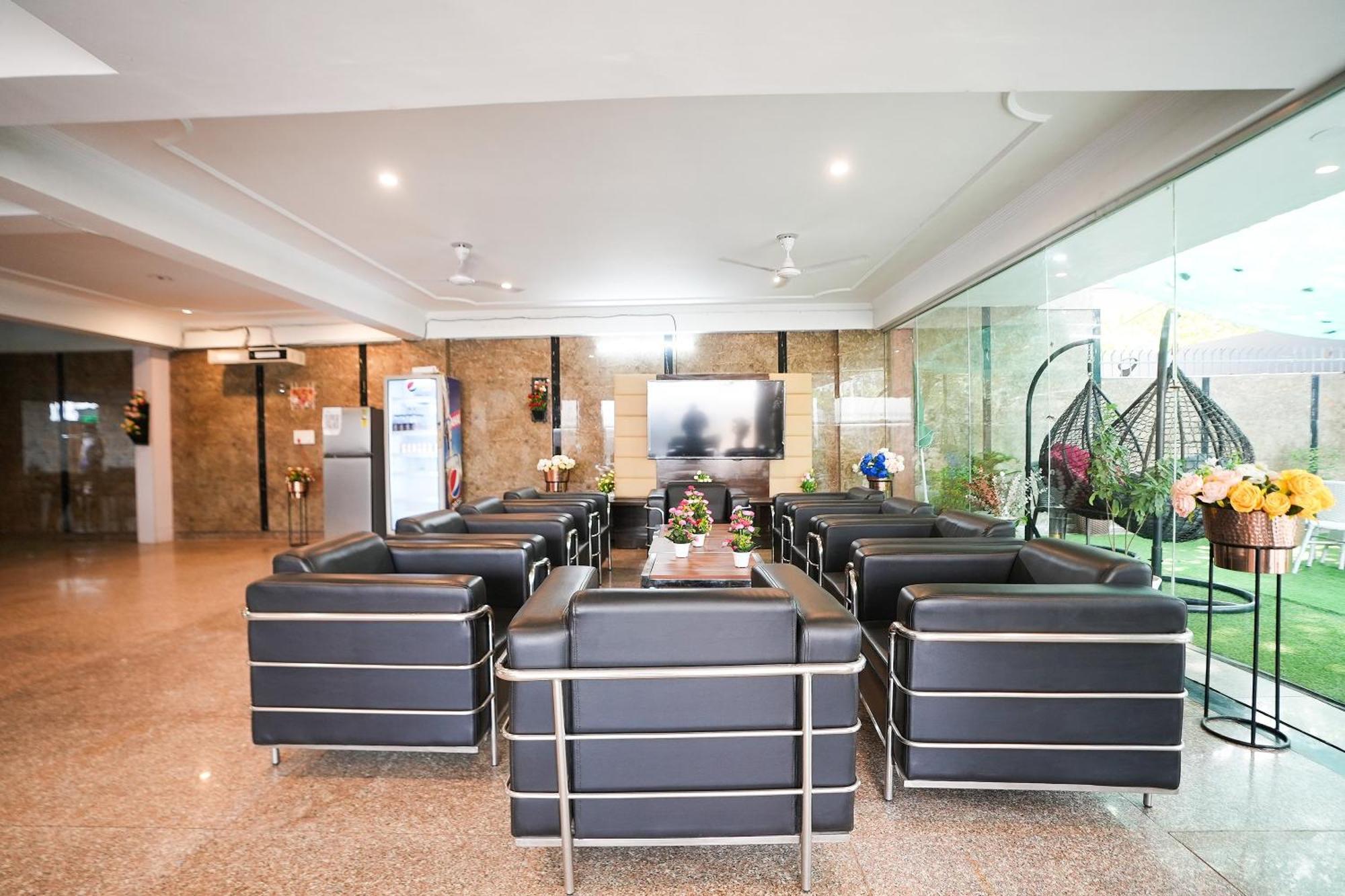 Tanvi Premium Residency Near Artemis Hospital, Gurugram Hotel Gurgáon Kültér fotó