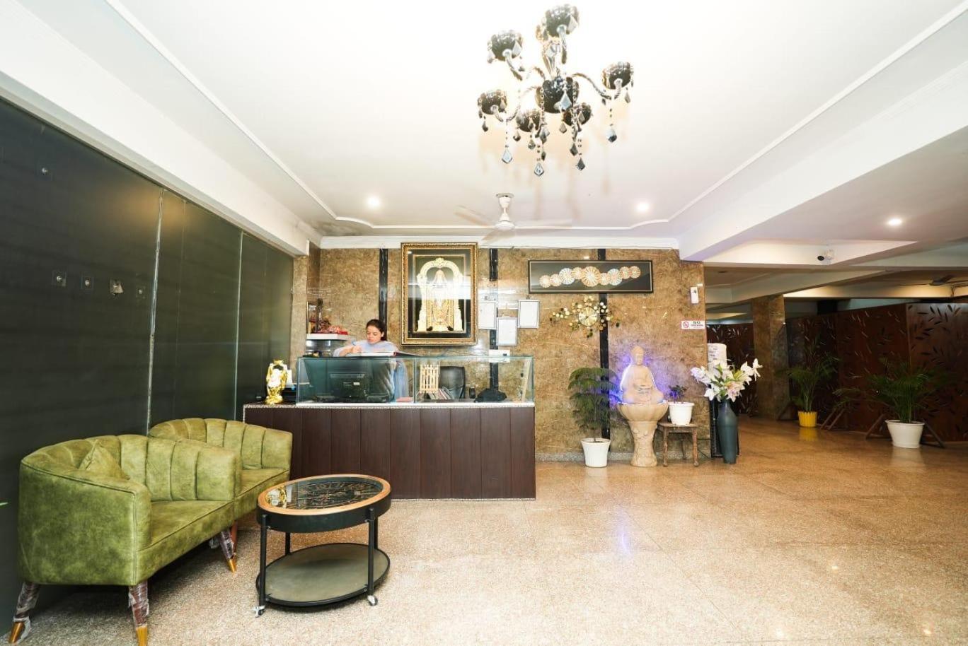 Tanvi Premium Residency Near Artemis Hospital, Gurugram Hotel Gurgáon Kültér fotó