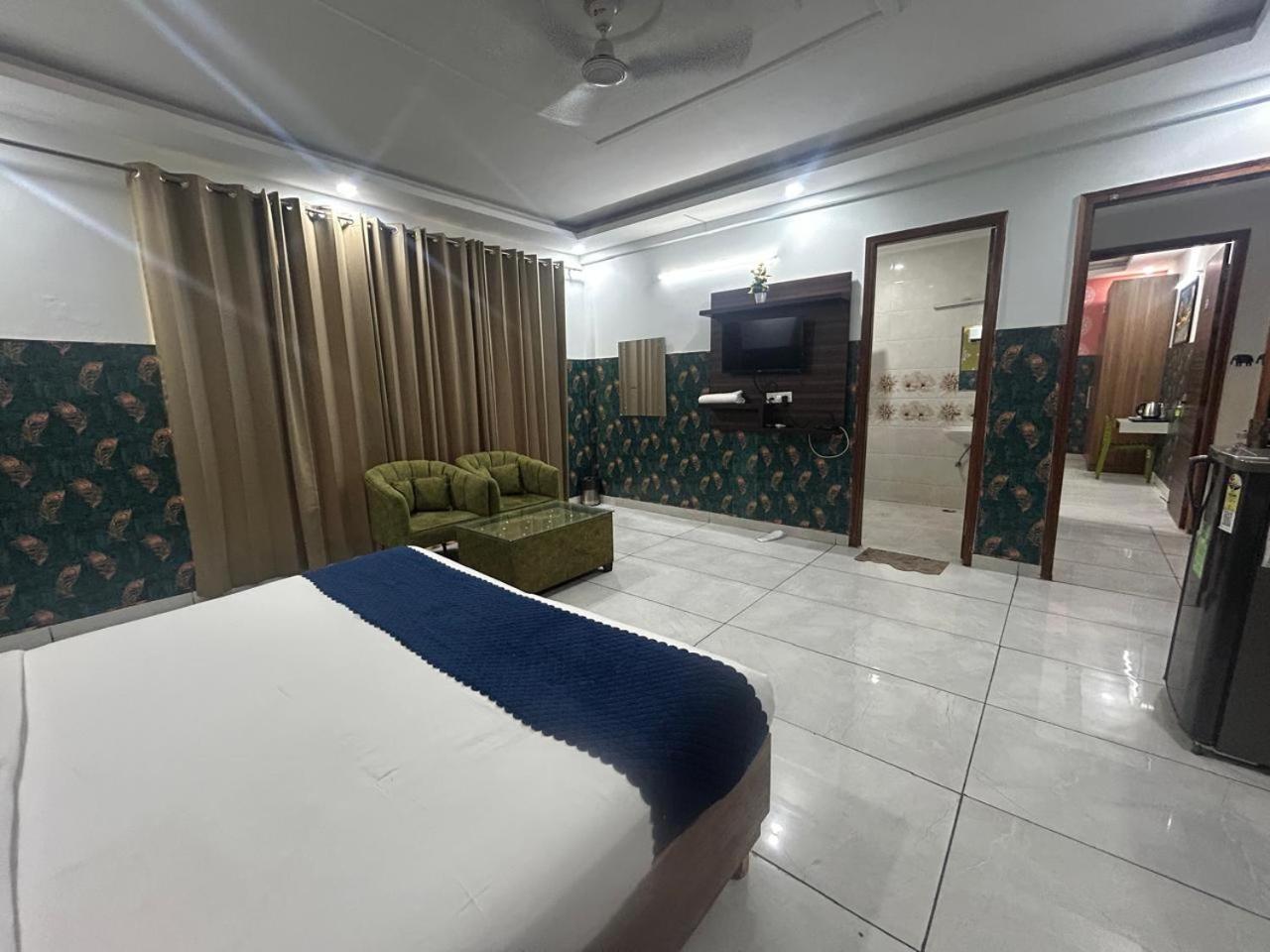 Tanvi Premium Residency Near Artemis Hospital, Gurugram Hotel Gurgáon Kültér fotó