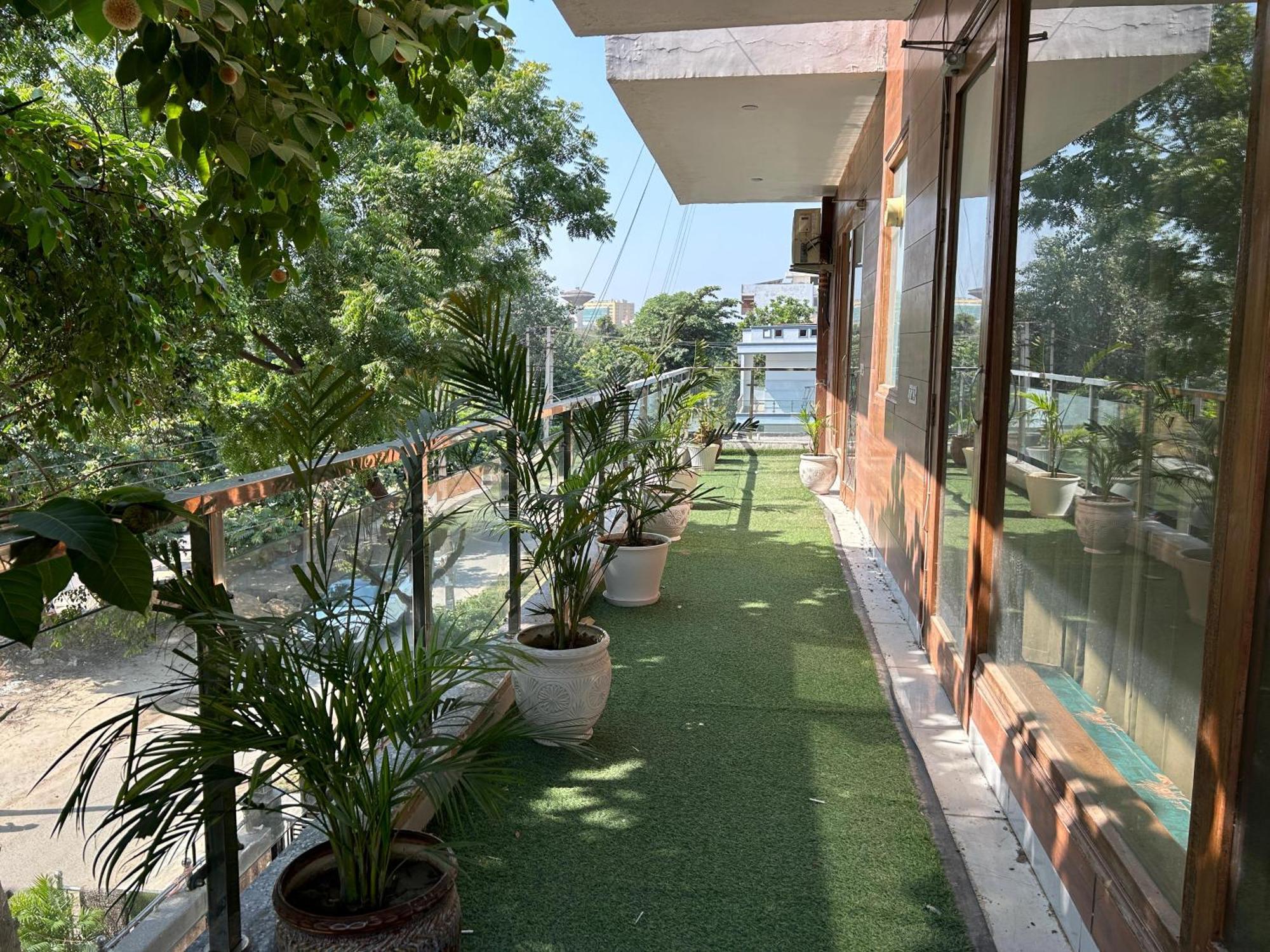 Tanvi Premium Residency Near Artemis Hospital, Gurugram Hotel Gurgáon Kültér fotó