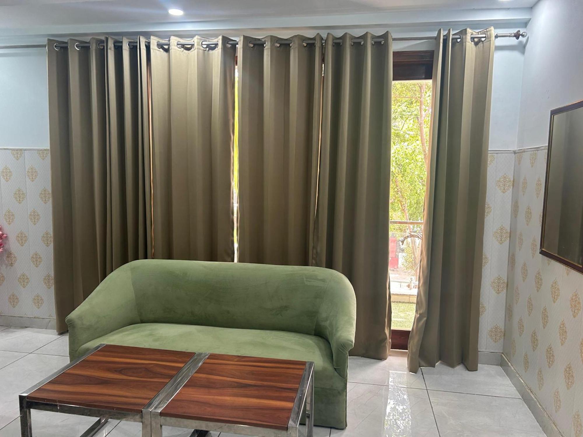 Tanvi Premium Residency Near Artemis Hospital, Gurugram Hotel Gurgáon Kültér fotó
