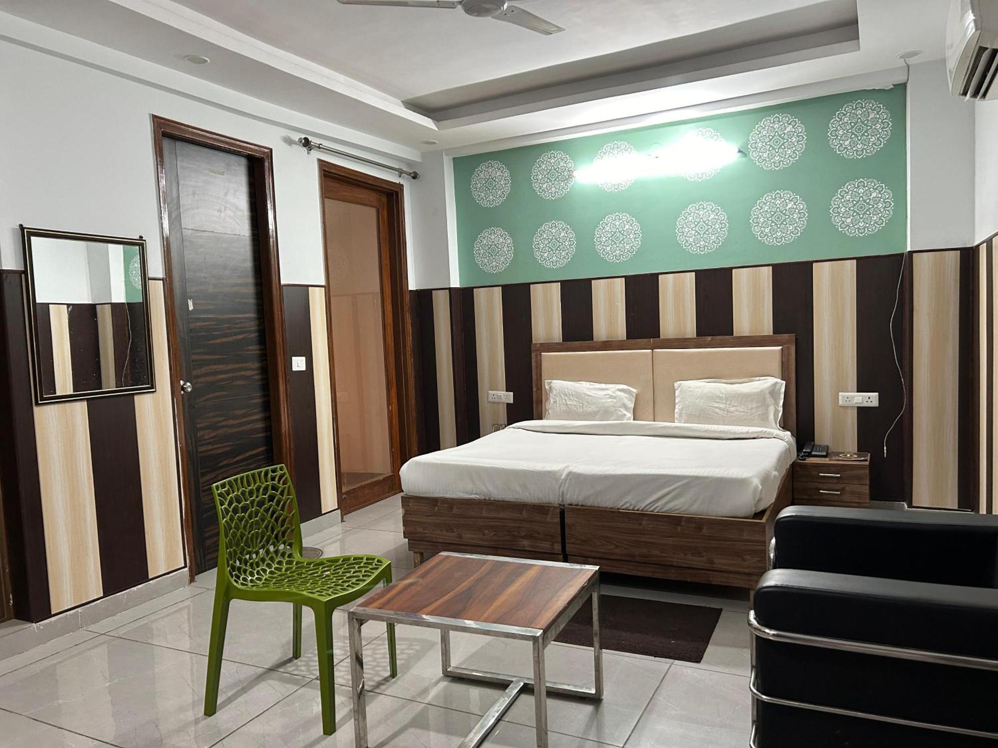 Tanvi Premium Residency Near Artemis Hospital, Gurugram Hotel Gurgáon Kültér fotó