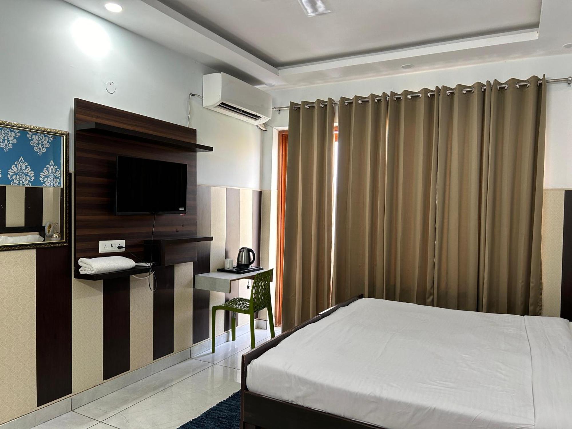 Tanvi Premium Residency Near Artemis Hospital, Gurugram Hotel Gurgáon Kültér fotó