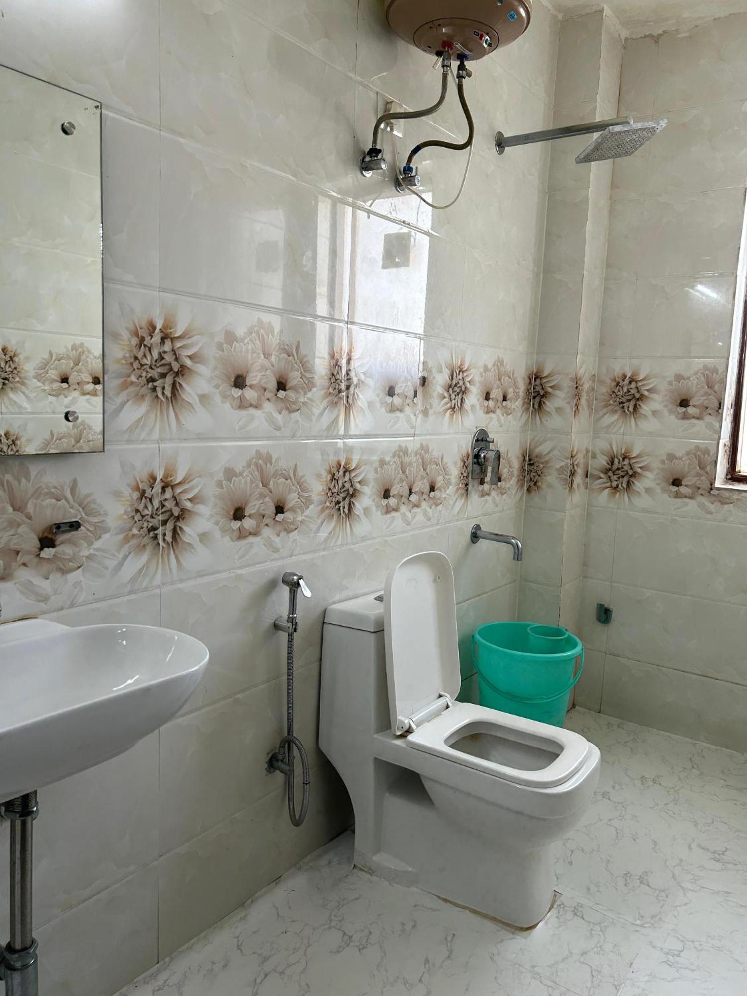 Tanvi Premium Residency Near Artemis Hospital, Gurugram Hotel Gurgáon Kültér fotó